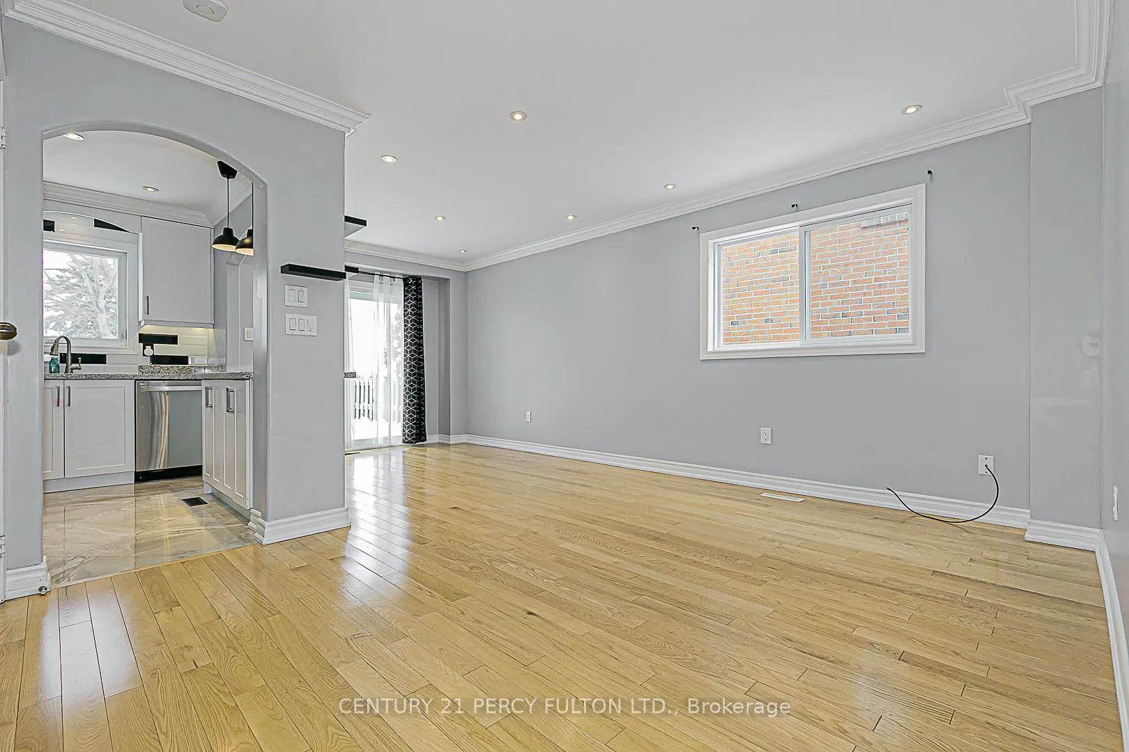 Photo 8 of 53 Miley Drive, Markham, Markville — HOMEH