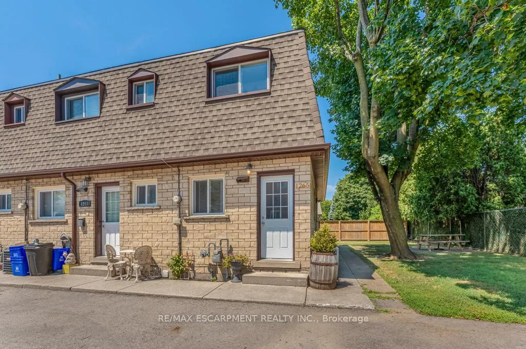 Photo 2 of 1265 Fennell Avenue E, Hamilton, Huntington — HOMEH