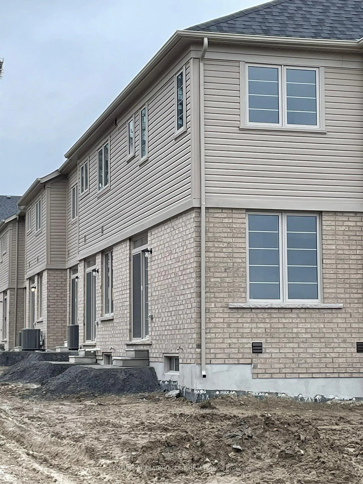 Photo 2 of 60 Air Dancer Crescent, Oshawa, Windfields — HOMEH