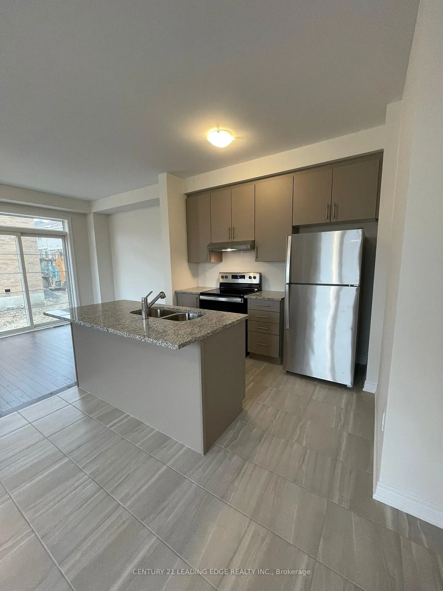 Photo 4 of 60 Air Dancer Crescent, Oshawa, Windfields — HOMEH