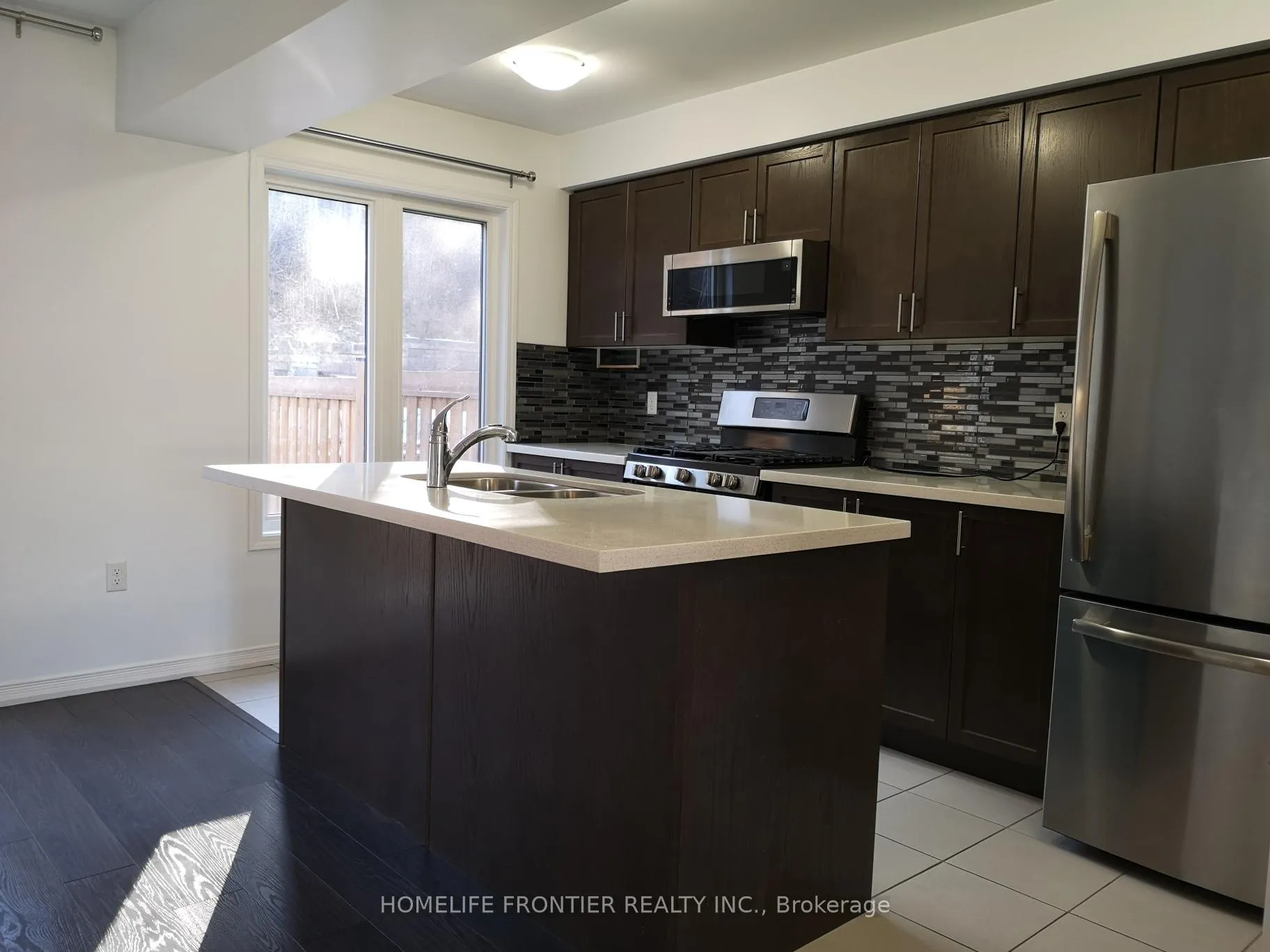 Photo 3 of 95 Frank's Way, Barrie, Allandale — HOMEH