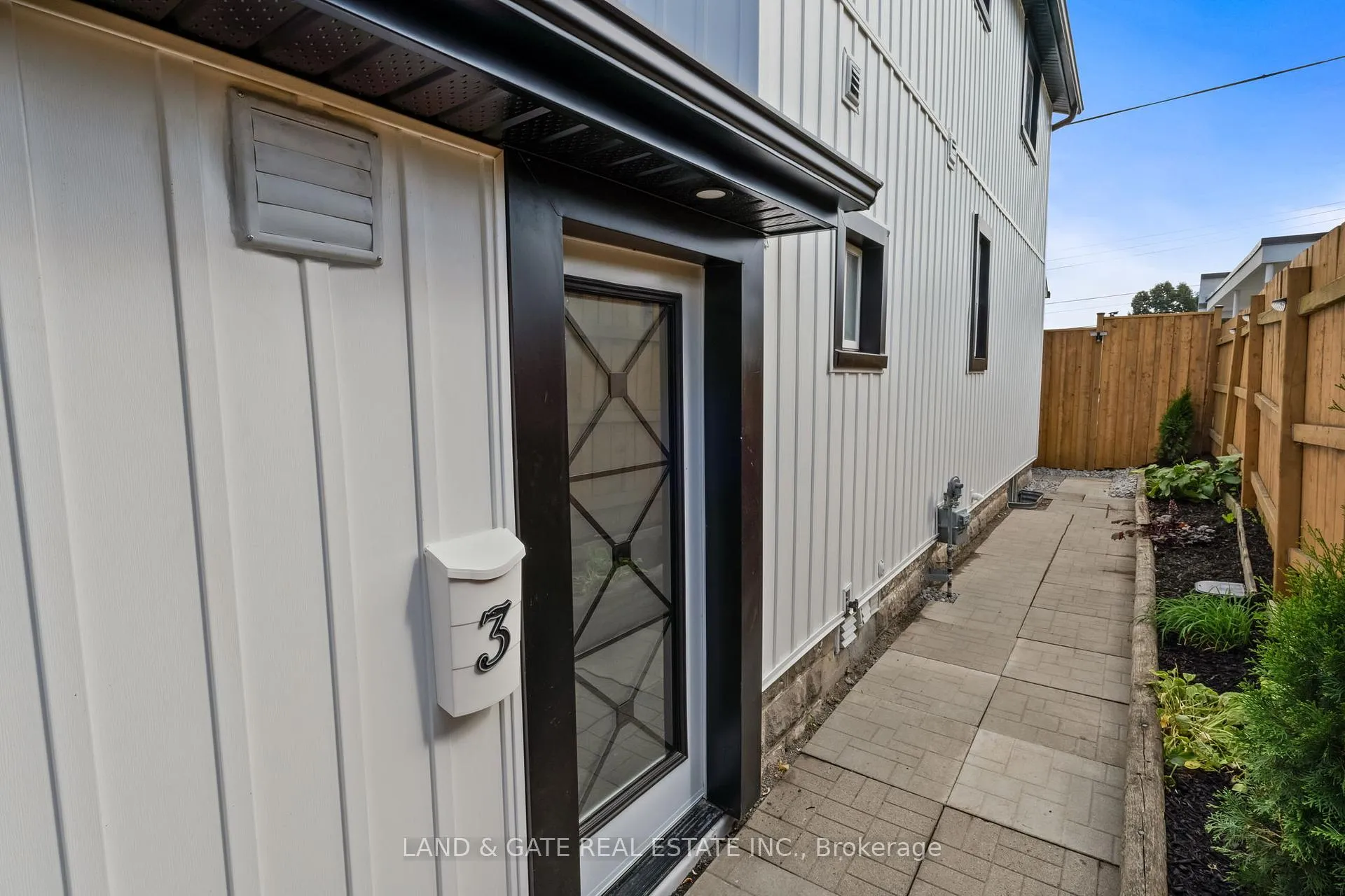 Front of Unit 3, 477 Montrave Avenue