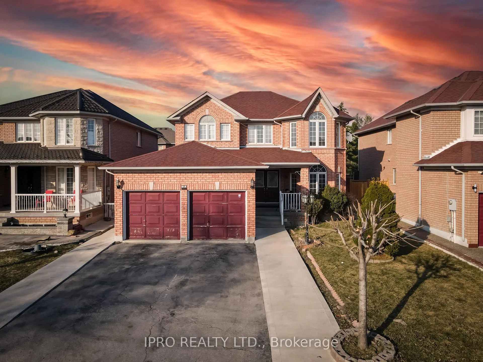 Photo 2 of 285 Fernforest Drive, Brampton, Sandringham-Wellington — HOMEH