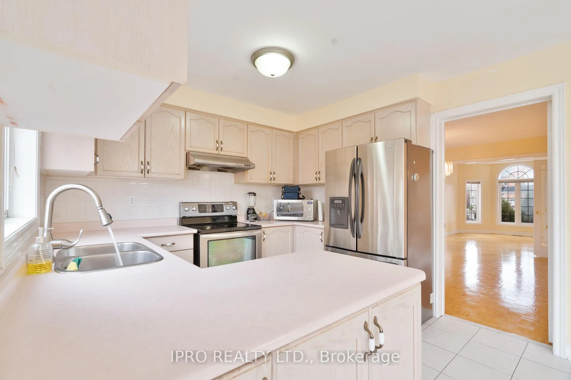 Photo 11 of 285 Fernforest Drive, Brampton, Sandringham-Wellington — HOMEH