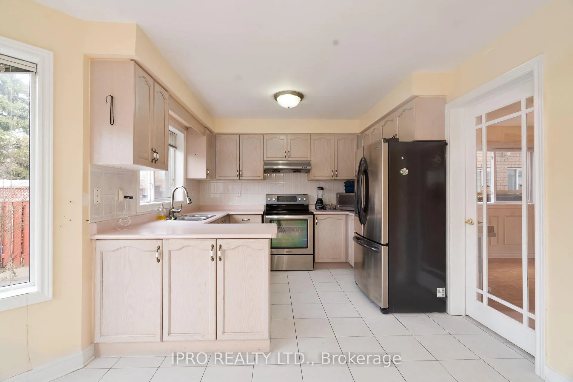 Photo 13 of 285 Fernforest Drive, Brampton, Sandringham-Wellington — HOMEH