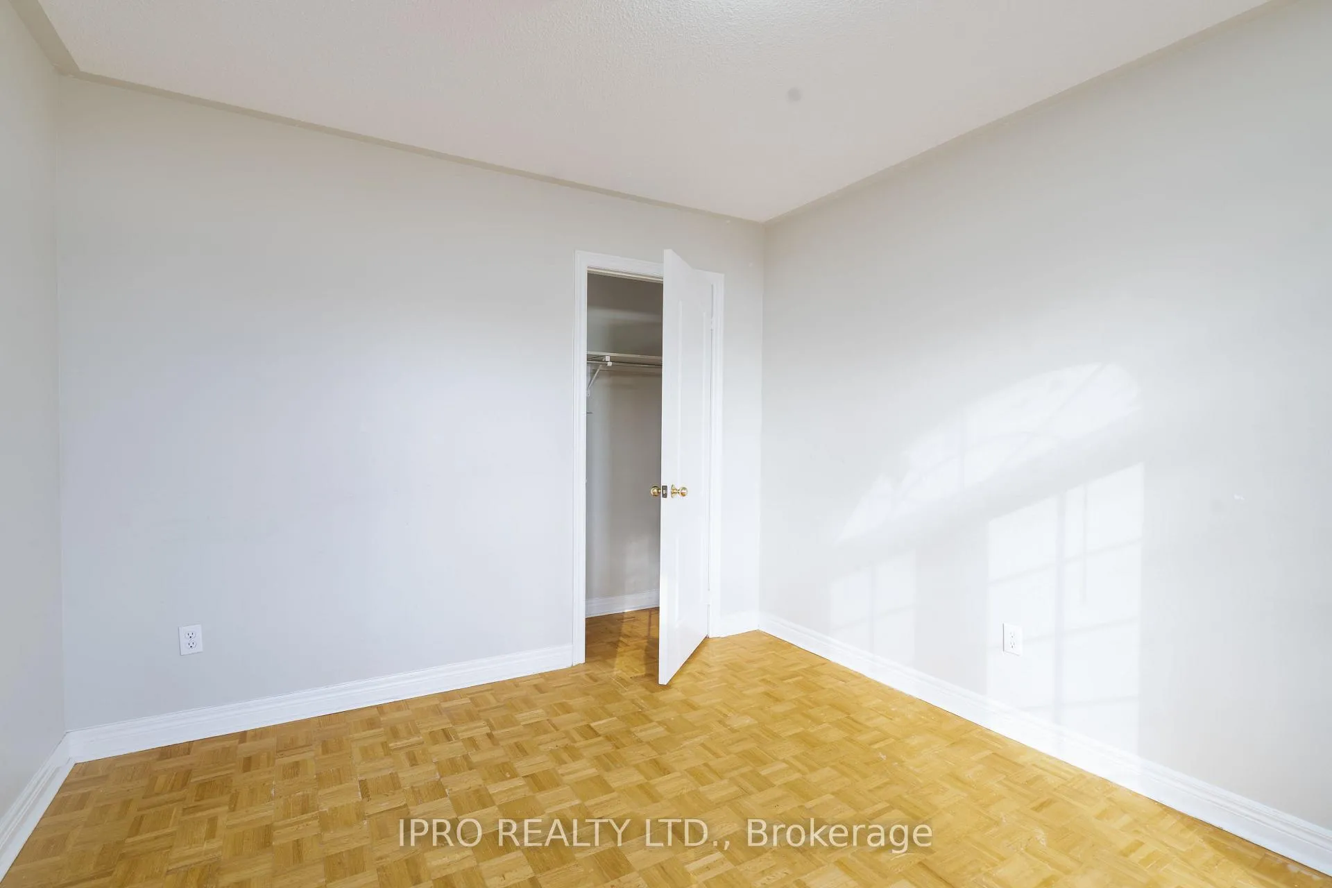Photo 23 of 285 Fernforest Drive, Brampton, Sandringham-Wellington — HOMEH