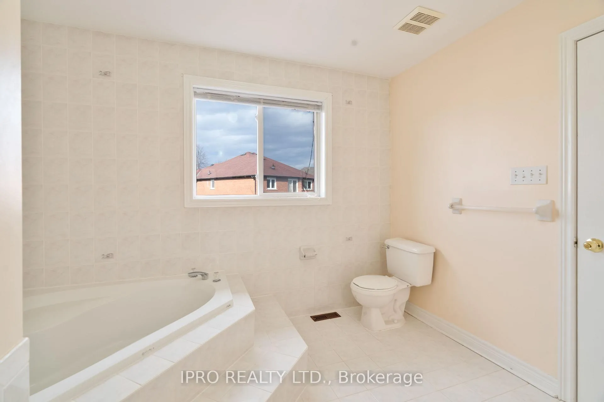 Photo 28 of 285 Fernforest Drive, Brampton, Sandringham-Wellington — HOMEH