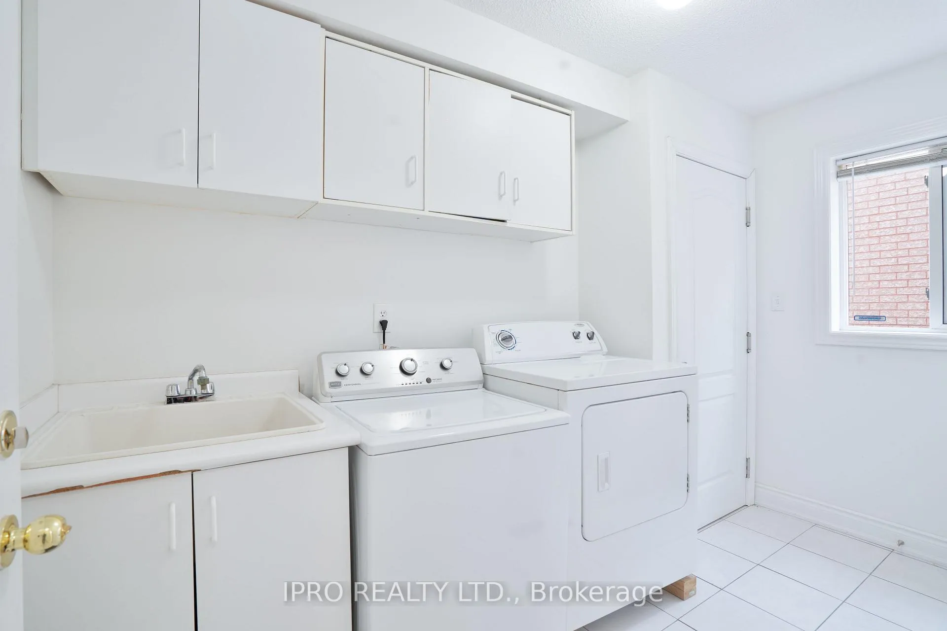 Photo 30 of 285 Fernforest Drive, Brampton, Sandringham-Wellington — HOMEH