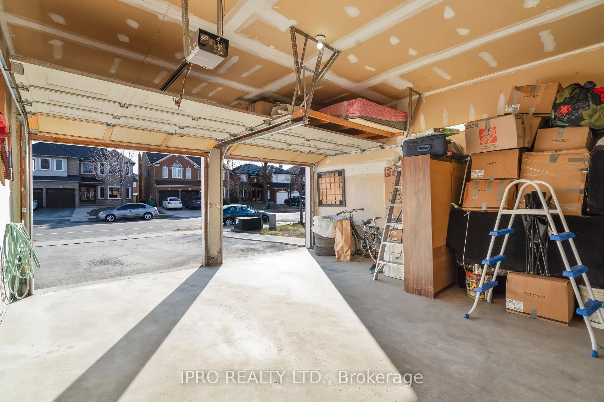 Photo 31 of 285 Fernforest Drive, Brampton, Sandringham-Wellington — HOMEH