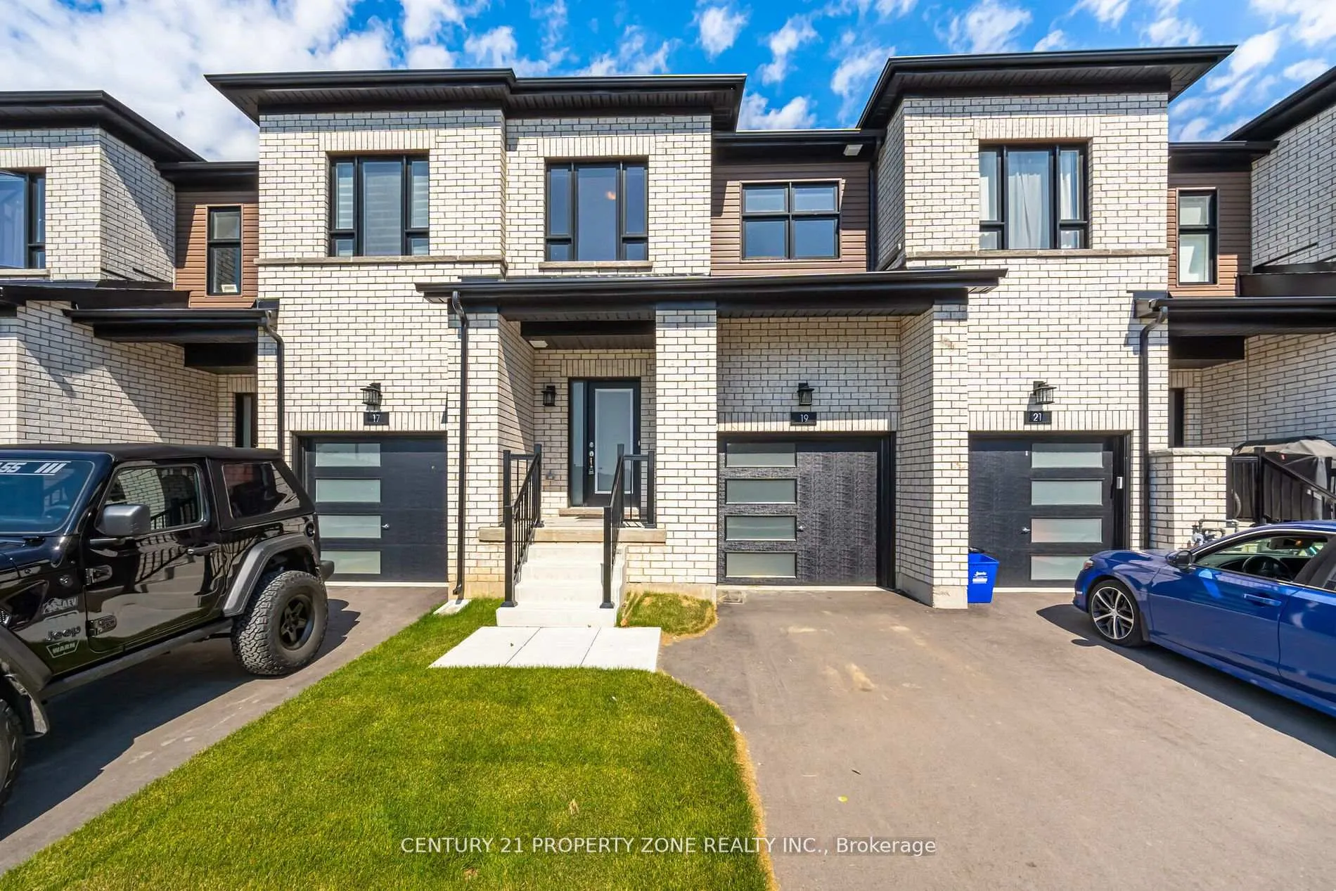 Photo 1 of 17 Evergreen Terrace E, Barrie, Painswick South — HOMEH