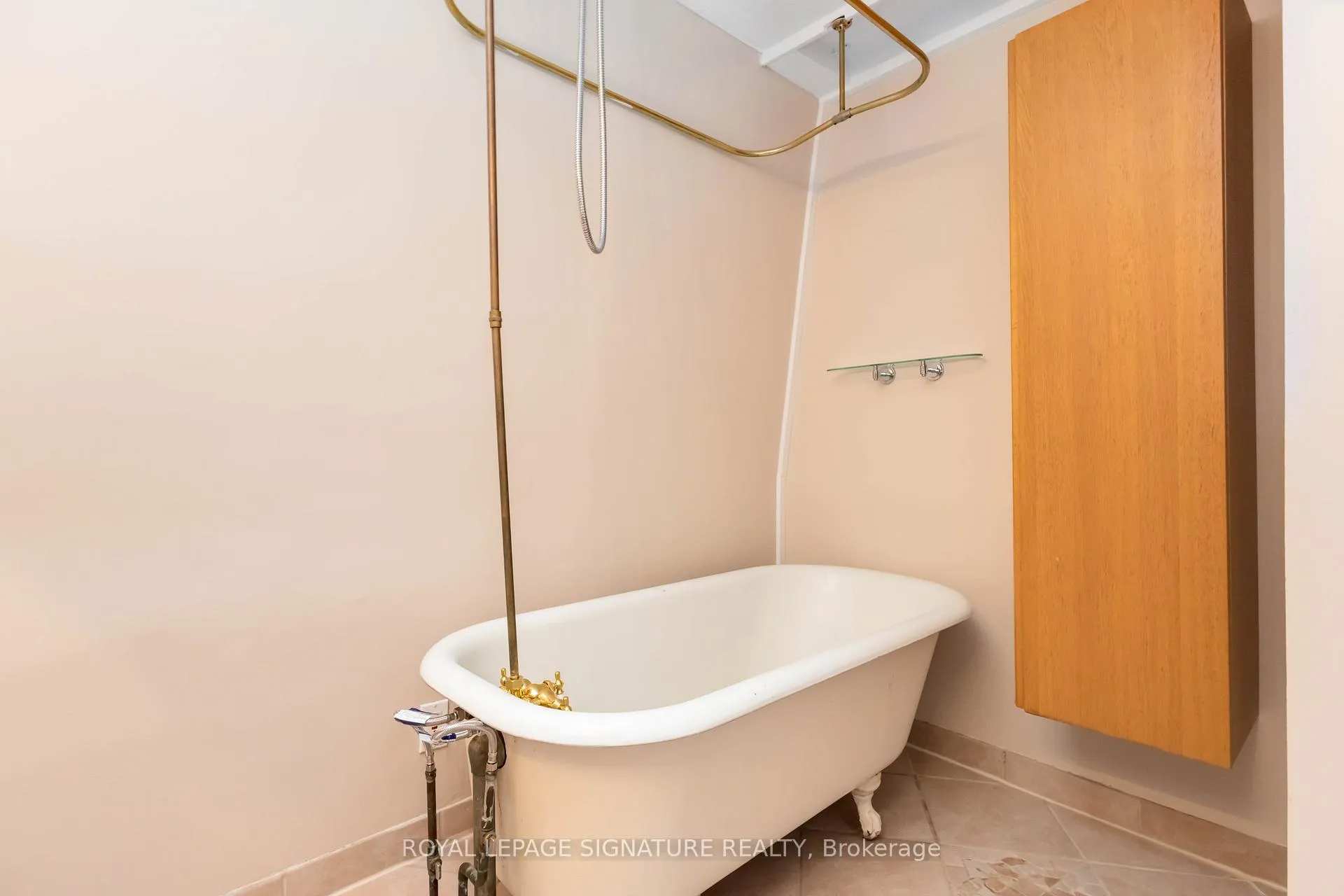 Photo 21 of 229 Donlands Avenue, Toronto, Danforth Village-East York — HOMEH