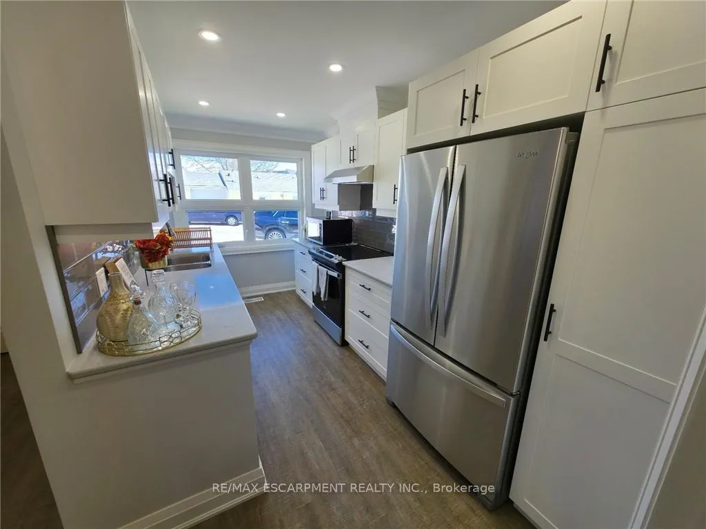 Photo 6 of 40 Szollosy Circle, Hamilton, Kennedy — HOMEH