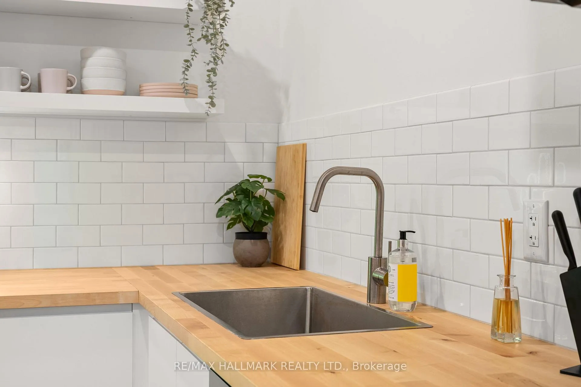 Photo 8 of 12 Glenside Avenue, Toronto, Greenwood-Coxwell — HOMEH