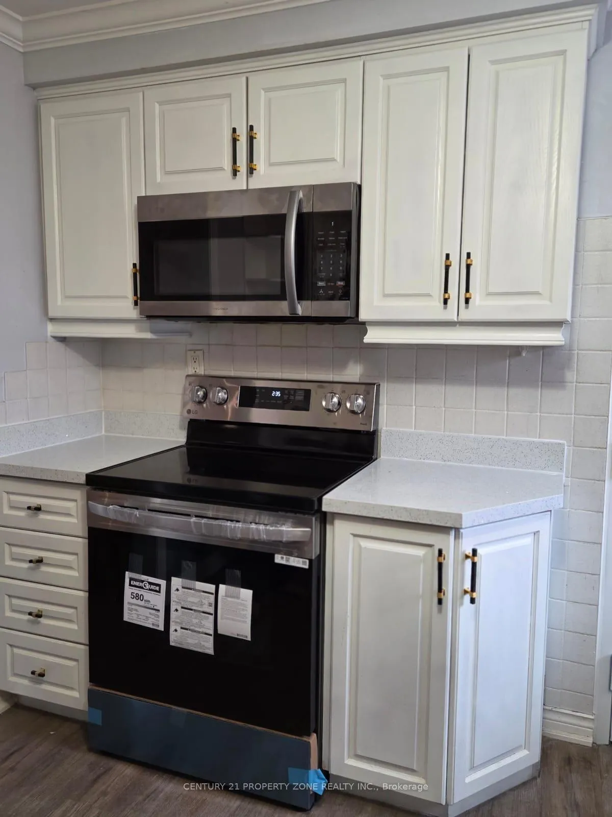 Photo 5 of 49 Athlone Avenue, Brampton, Avondale — HOMEH