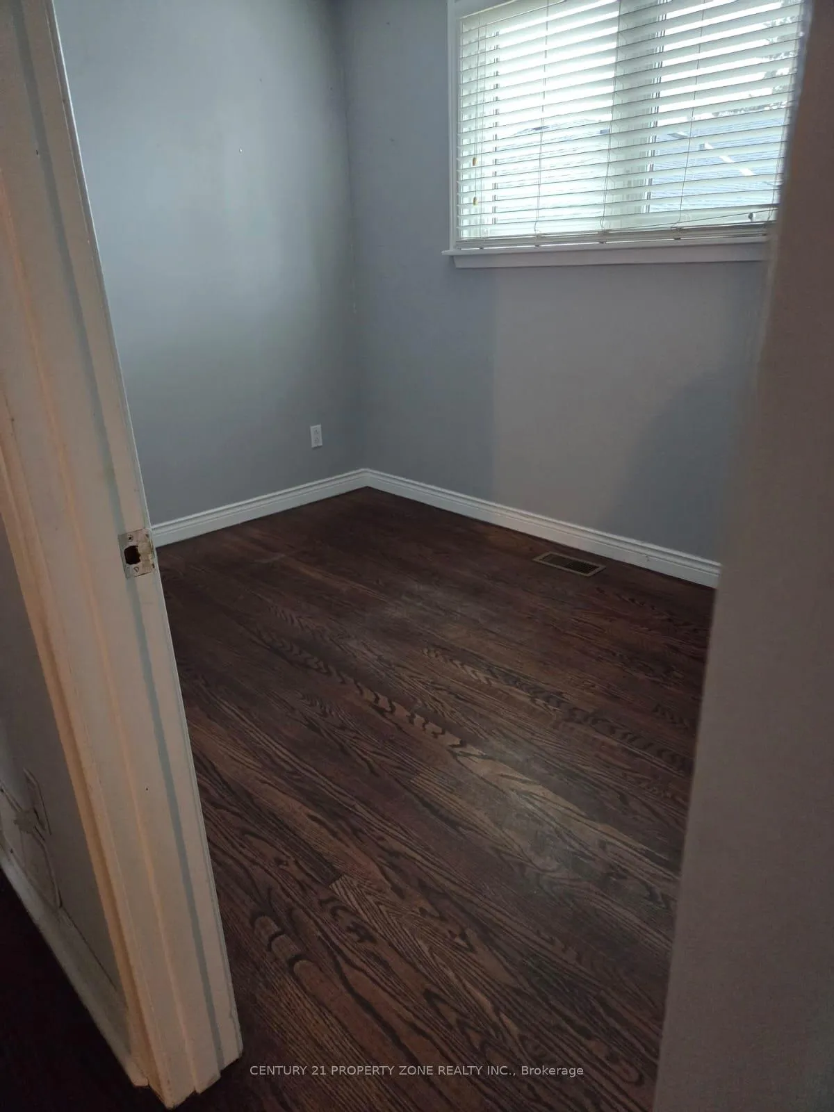 Photo 11 of 49 Athlone Avenue, Brampton, Avondale — HOMEH