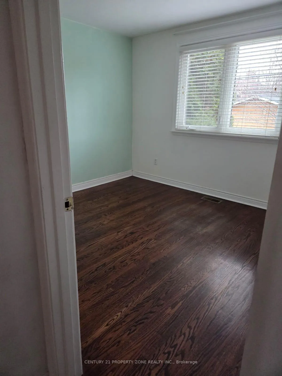 Photo 12 of 49 Athlone Avenue, Brampton, Avondale — HOMEH