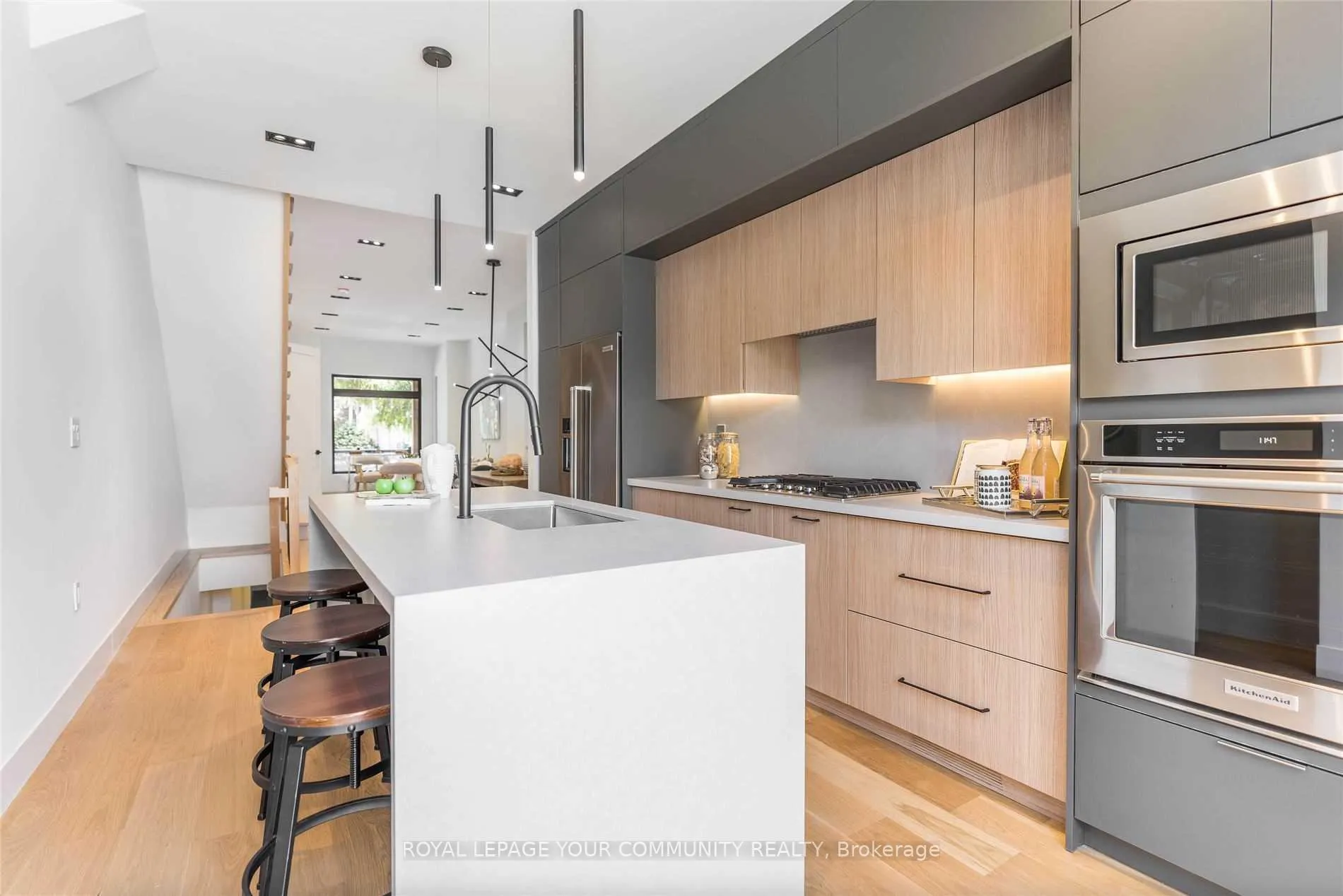 Photo 2 of 38 Ulster Street, Toronto, University — HOMEH