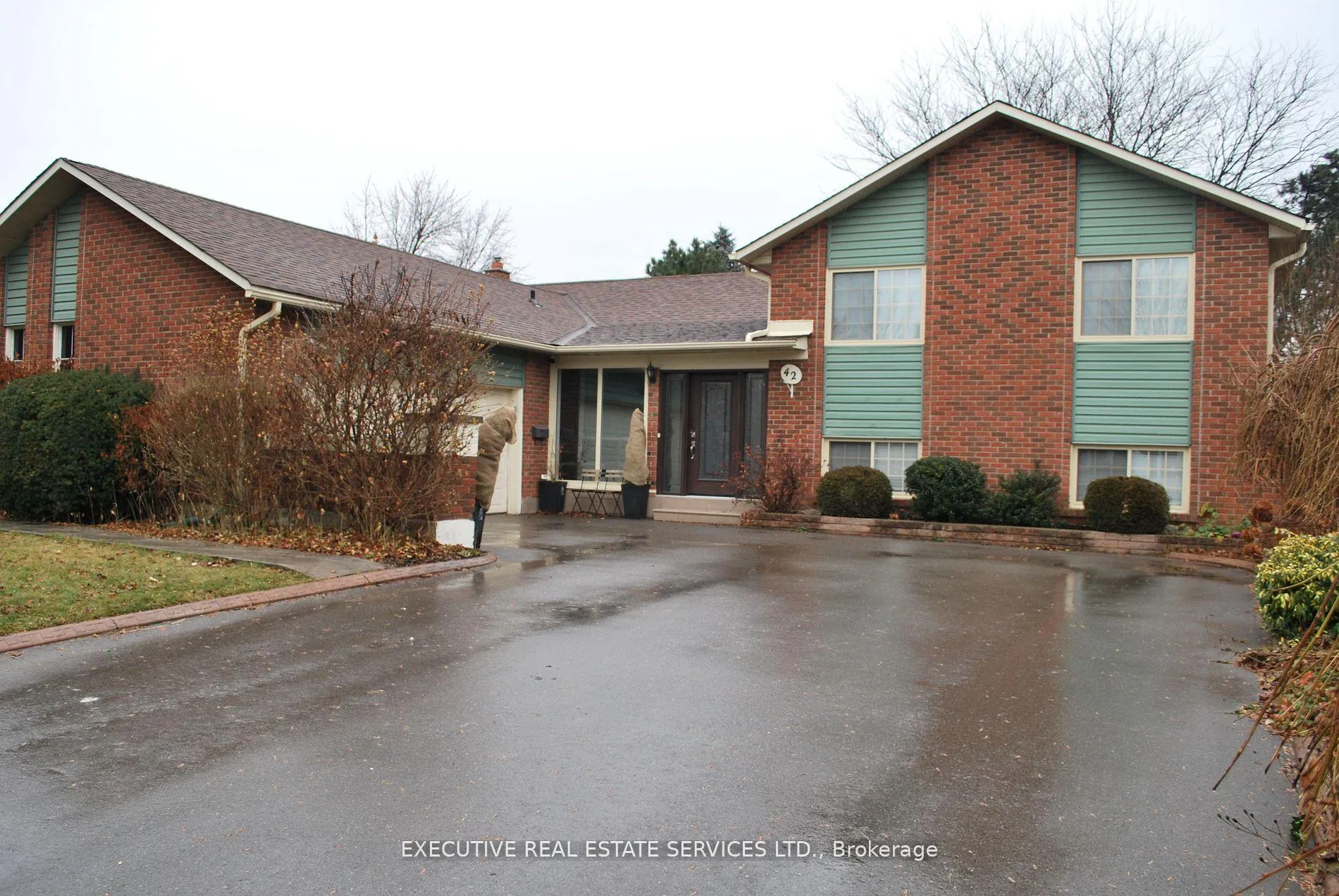 Photo 2 of 42 Wadsworth Circle, Brampton, Snelgrove — HOMEH