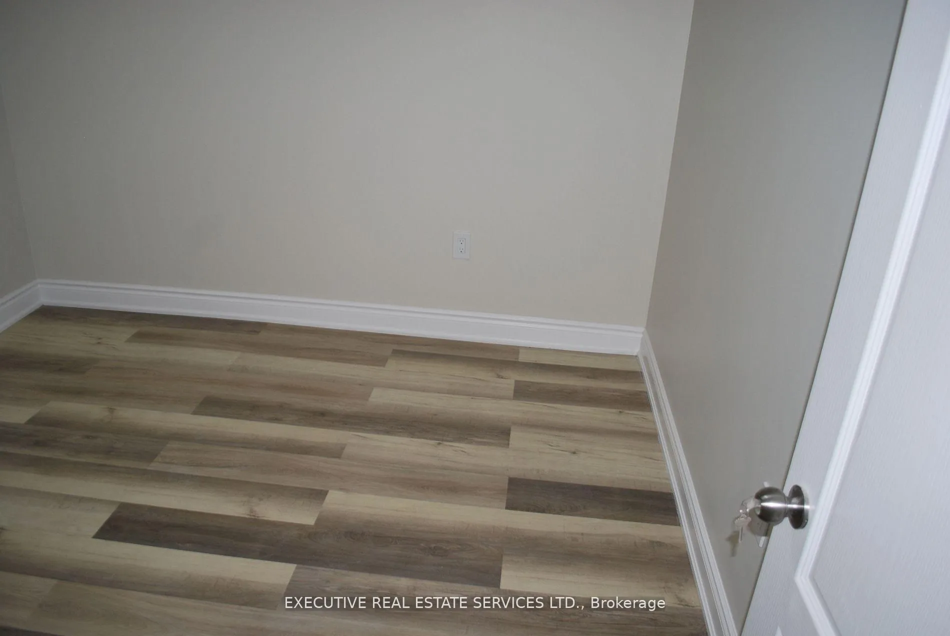 Photo 10 of 42 Wadsworth Circle, Brampton, Snelgrove — HOMEH