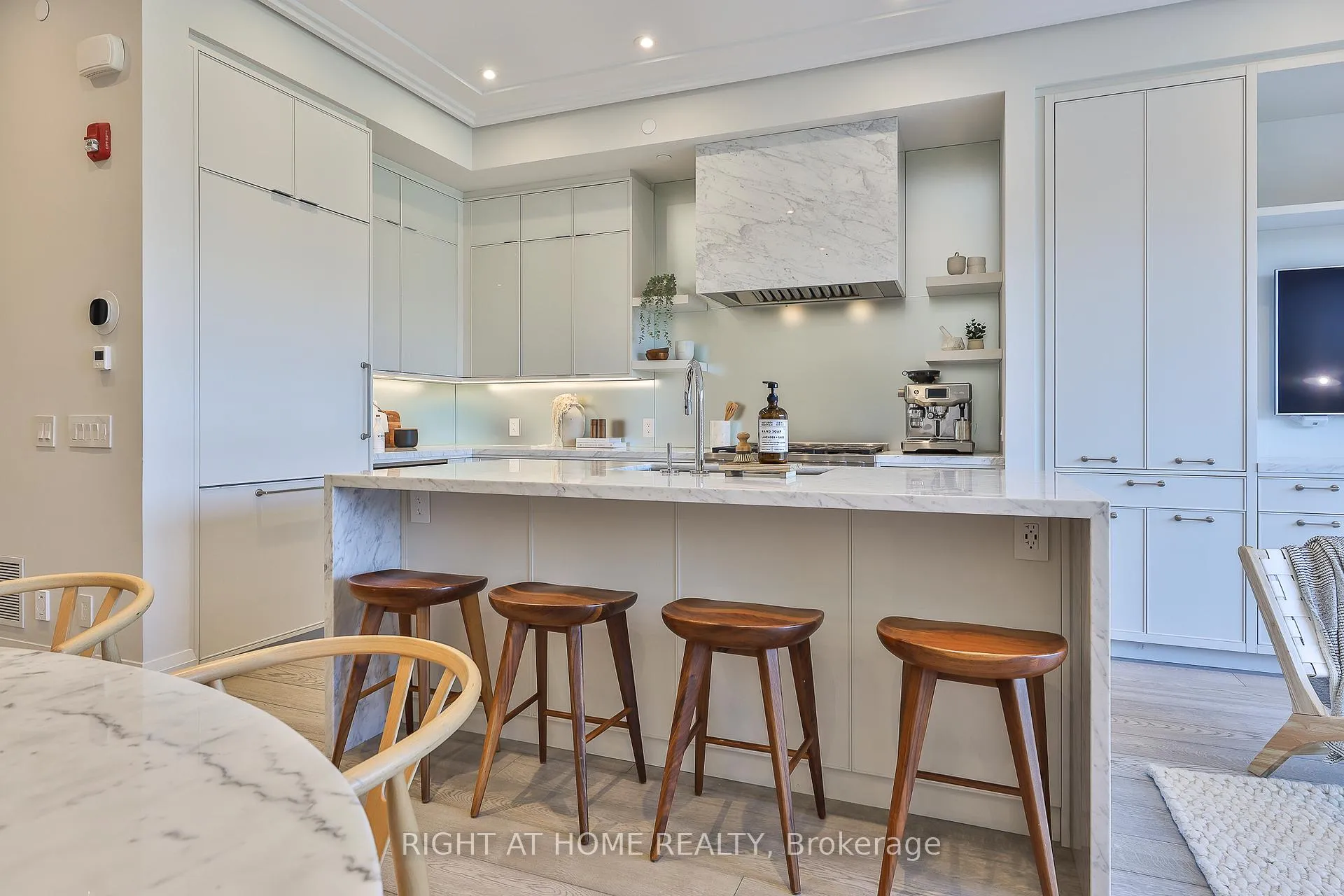 Photo 5 of 363 Avenue Road, Toronto, Yonge-St. Clair — HOMEH