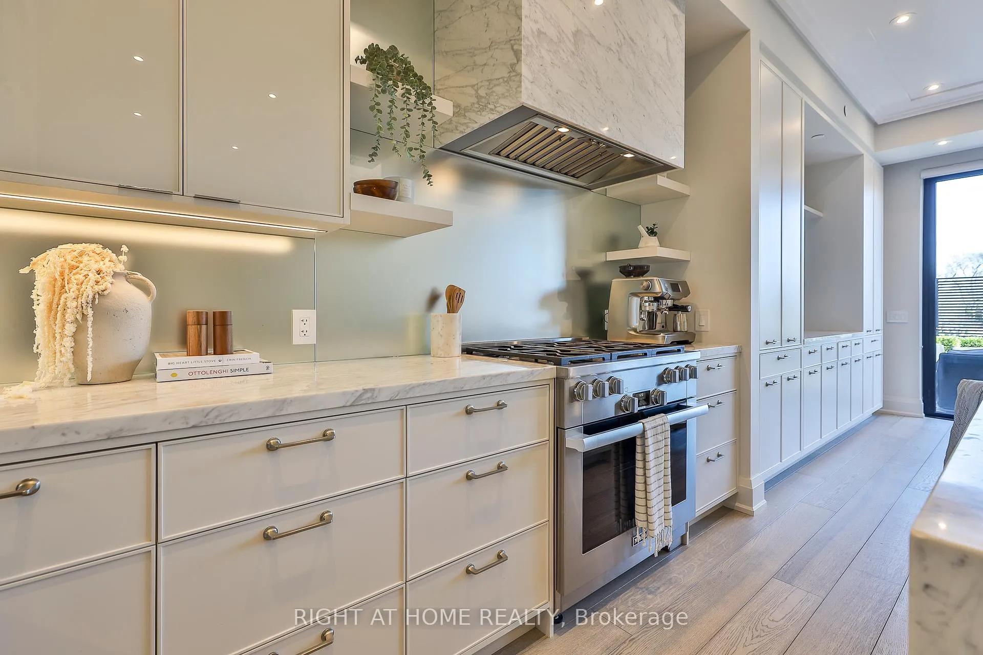 Photo 7 of 363 Avenue Road, Toronto, Yonge-St. Clair — HOMEH