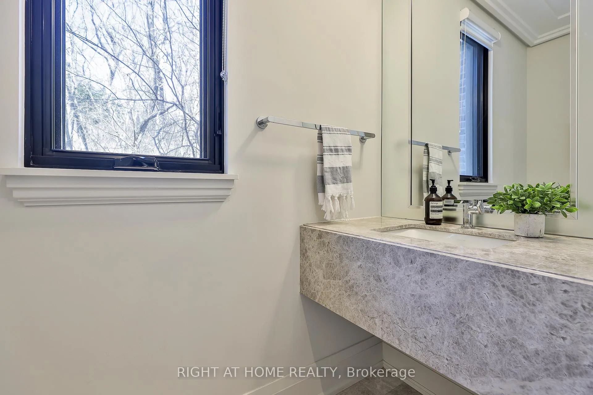 Photo 13 of 363 Avenue Road, Toronto, Yonge-St. Clair — HOMEH