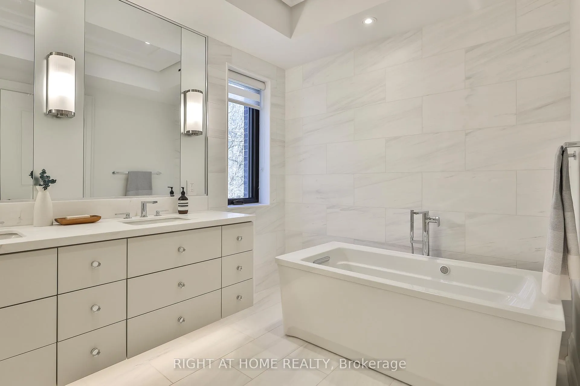 Photo 19 of 363 Avenue Road, Toronto, Yonge-St. Clair — HOMEH