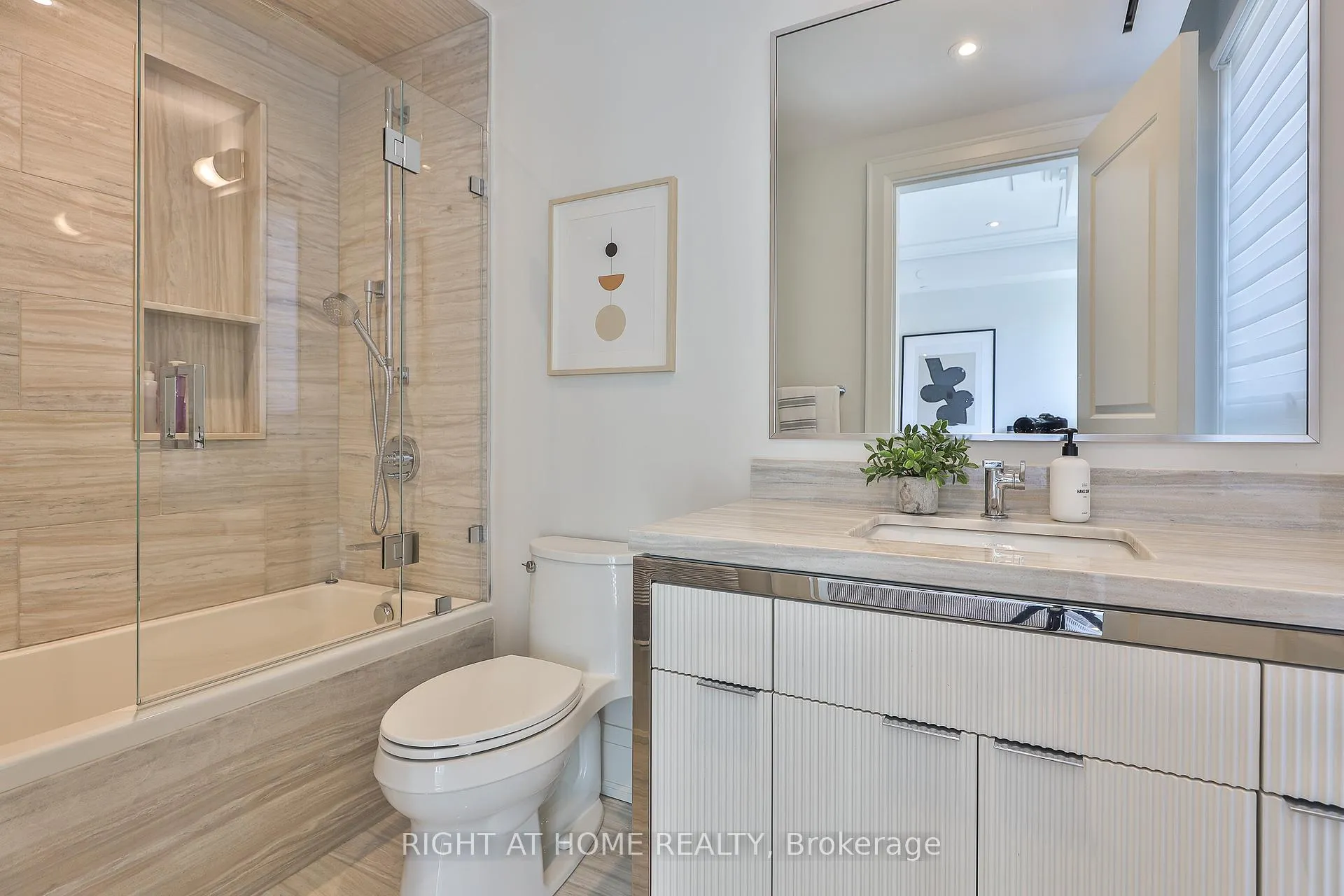 Photo 23 of 363 Avenue Road, Toronto, Yonge-St. Clair — HOMEH