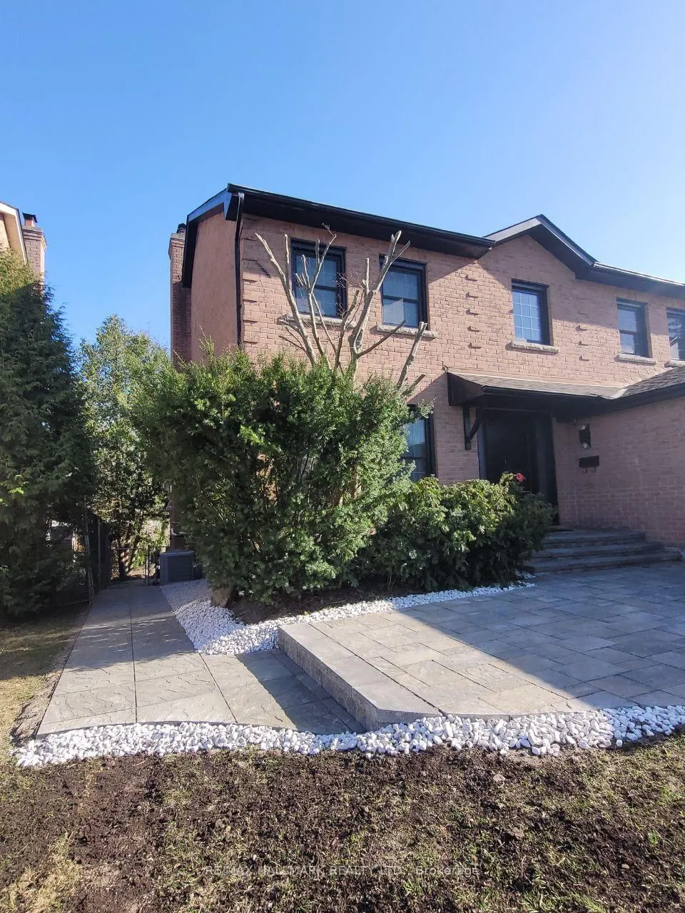 Photo 15 of Unit Lower, 59 Golf Links Drive, Aurora, Aurora Highlands — HOMEH