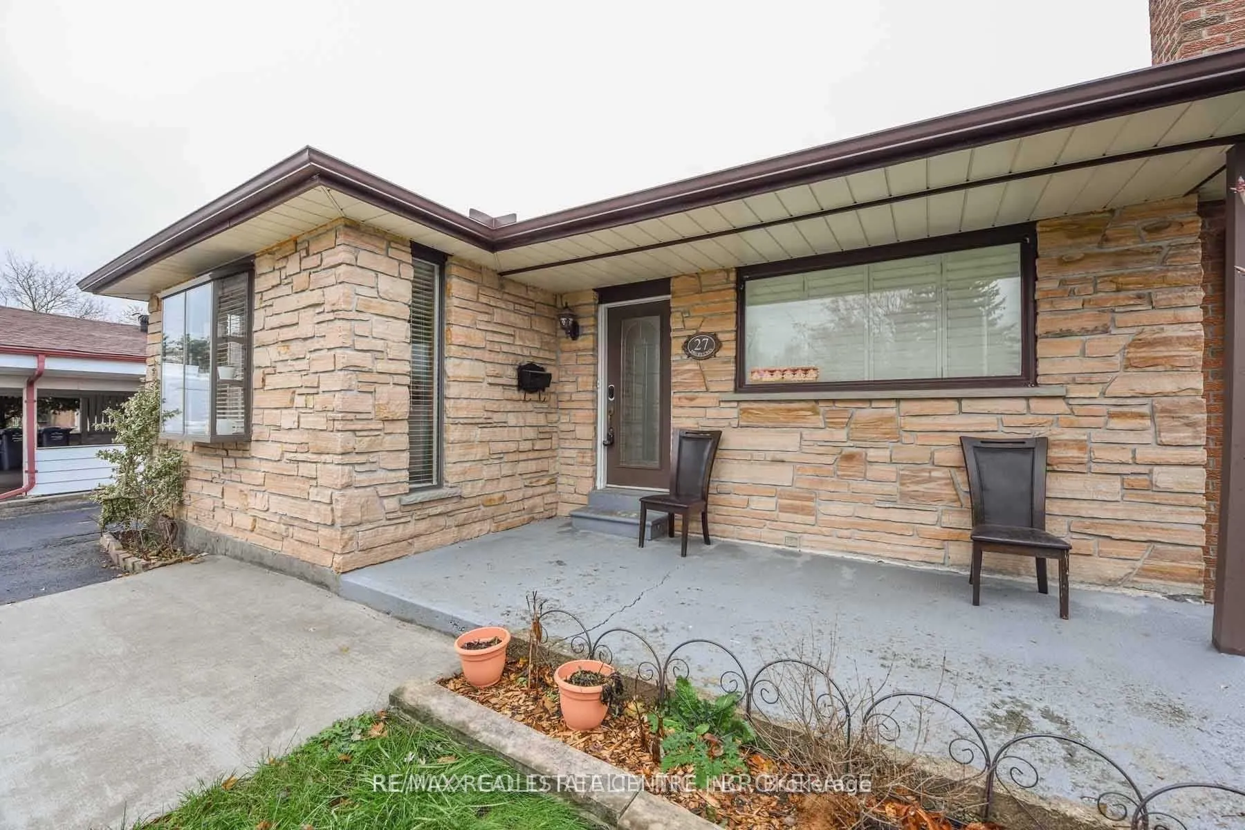 Photo 2 of 27 Drury (Upper) Crescent, Brampton, Southgate — HOMEH
