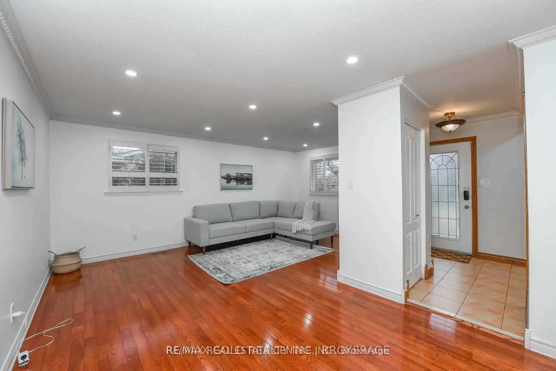 Photo 4 of 27 Drury (Upper) Crescent, Brampton, Southgate — HOMEH