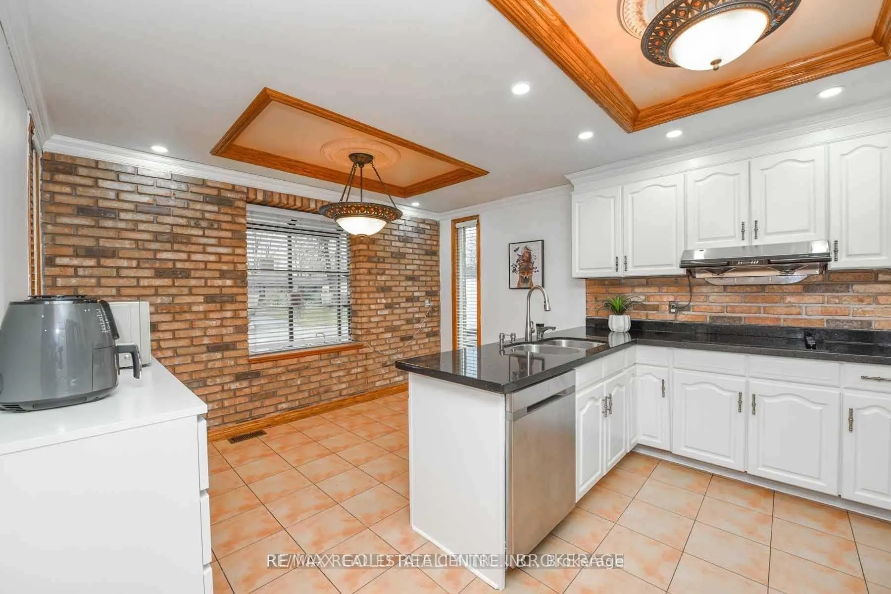 Photo 6 of 27 Drury (Upper) Crescent, Brampton, Southgate — HOMEH