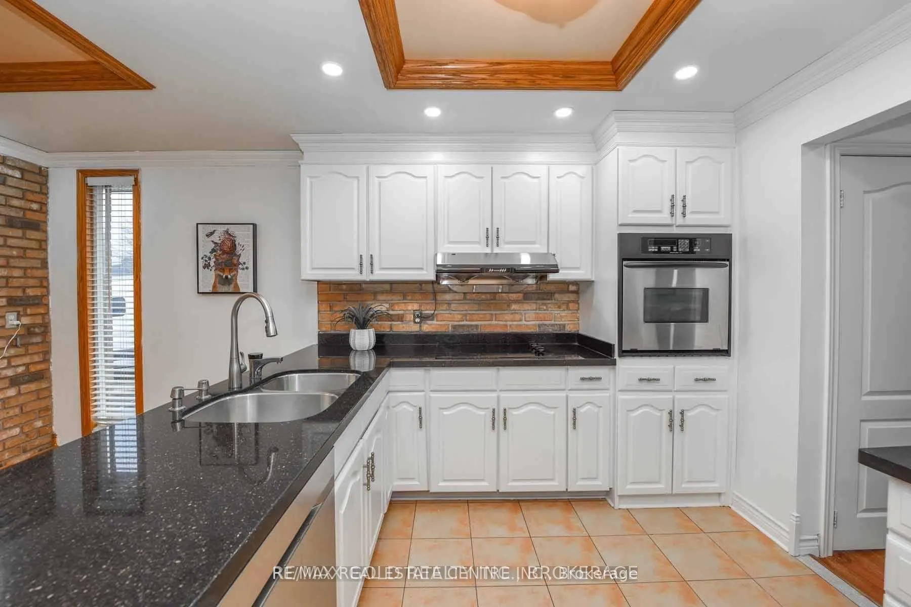 Photo 9 of 27 Drury (Upper) Crescent, Brampton, Southgate — HOMEH