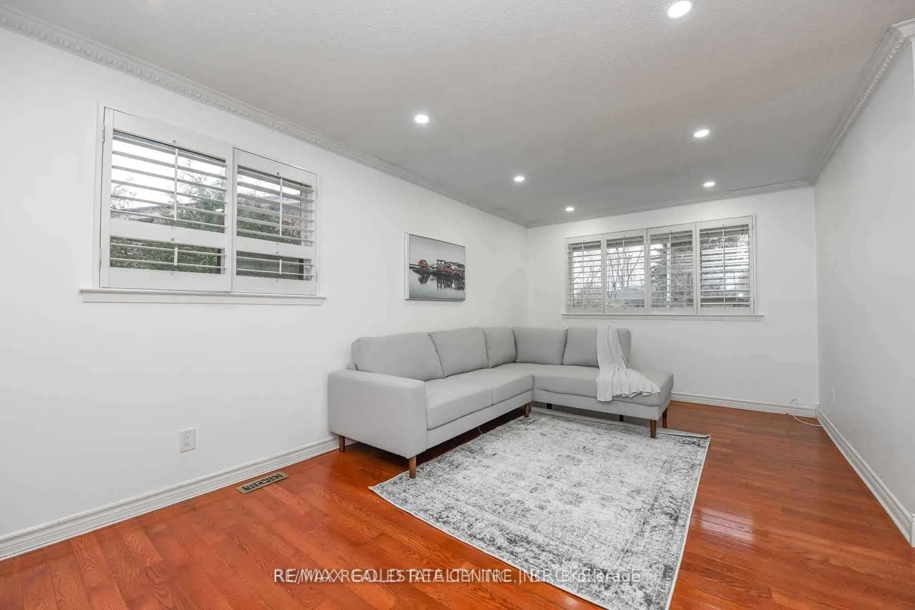 Photo 14 of 27 Drury (Upper) Crescent, Brampton, Southgate — HOMEH