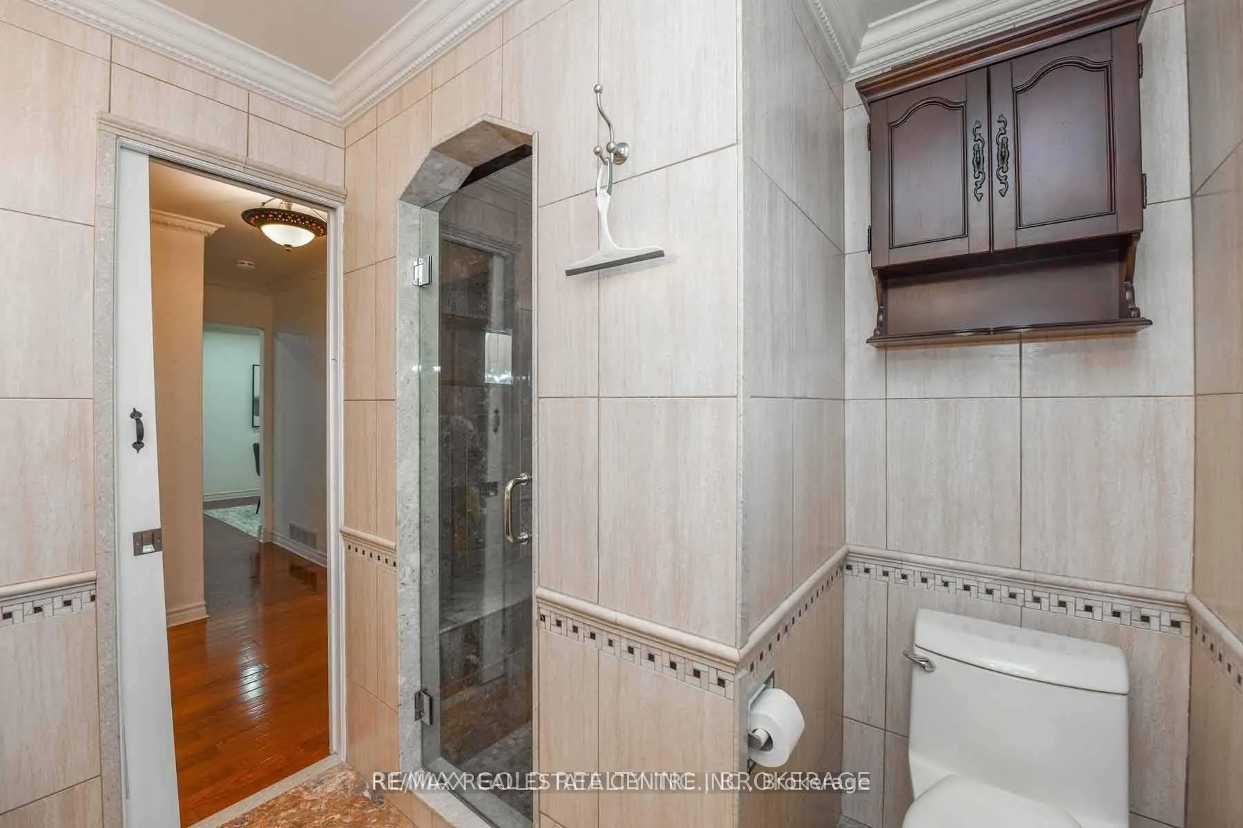 Photo 17 of 27 Drury (Upper) Crescent, Brampton, Southgate — HOMEH