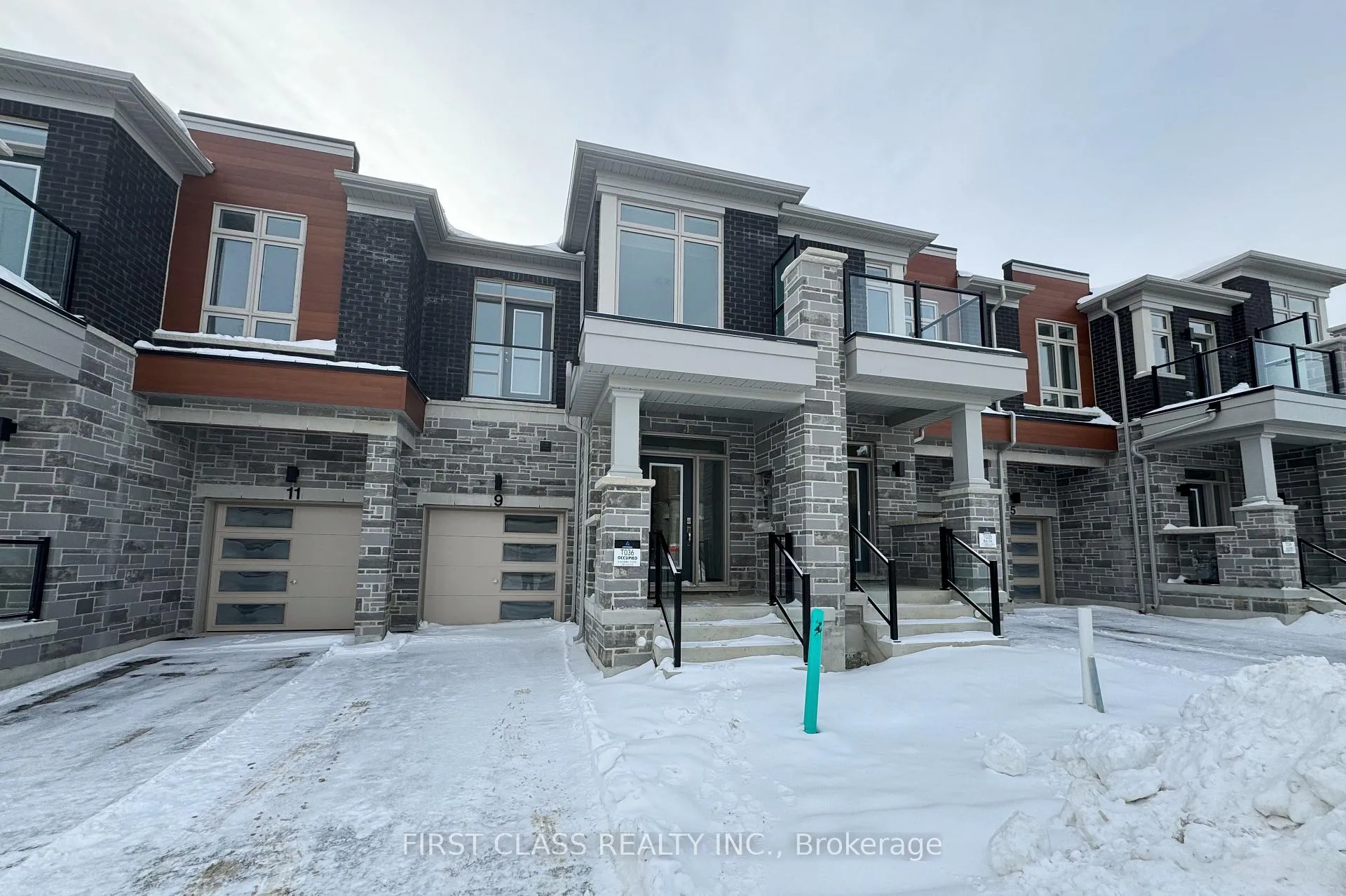Front of 9 Schmeltzer Crescent