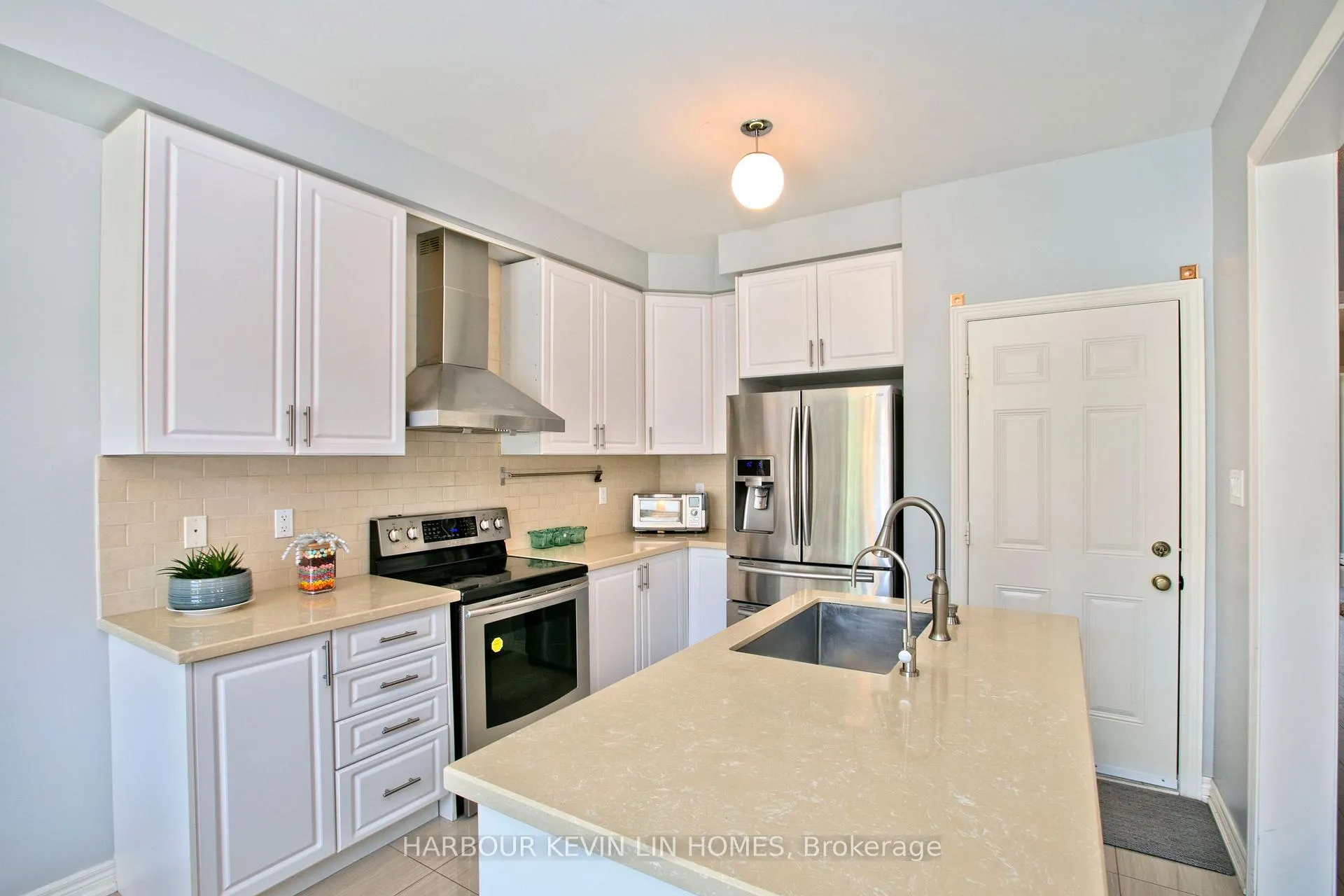 Photo 7 of 75 Busch Avenue, Markham, Berczy — HOMEH
