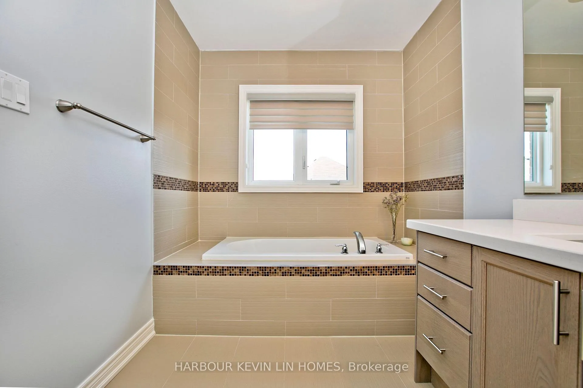 Photo 16 of 75 Busch Avenue, Markham, Berczy — HOMEH