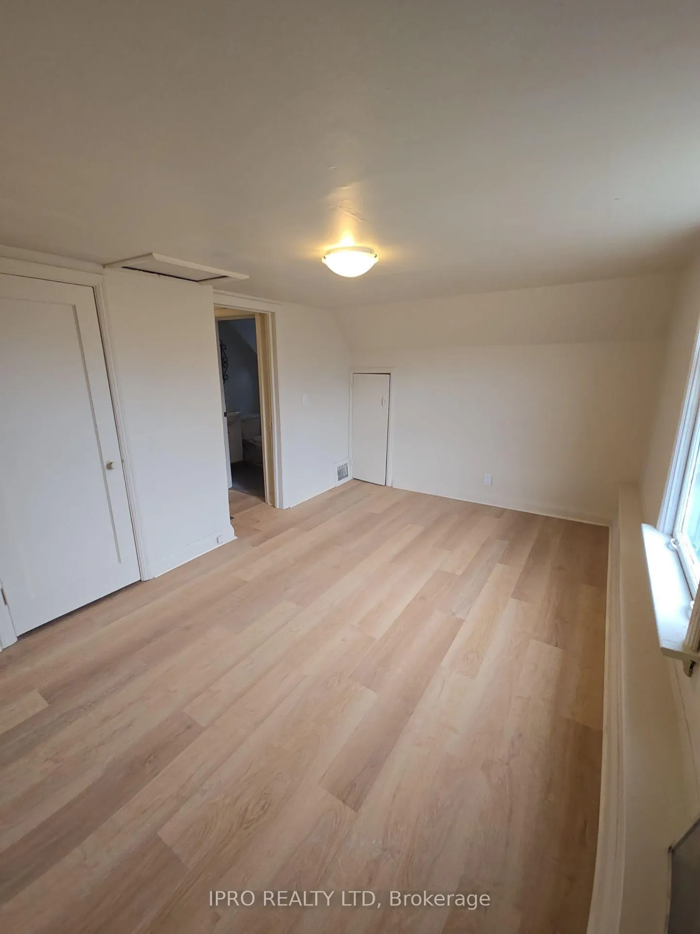 Photo 7 of Unit Upper, 3 Henderson Avenue, Brampton, Downtown Brampton — HOMEH