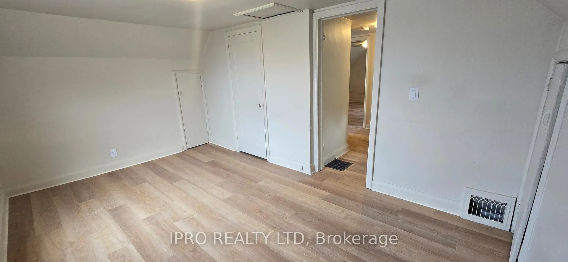 Photo 10 of Unit Upper, 3 Henderson Avenue, Brampton, Downtown Brampton — HOMEH