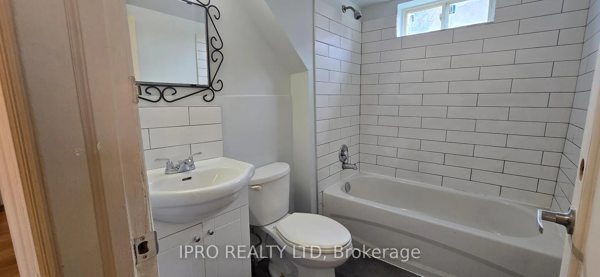 Photo 11 of Unit Upper, 3 Henderson Avenue, Brampton, Downtown Brampton — HOMEH