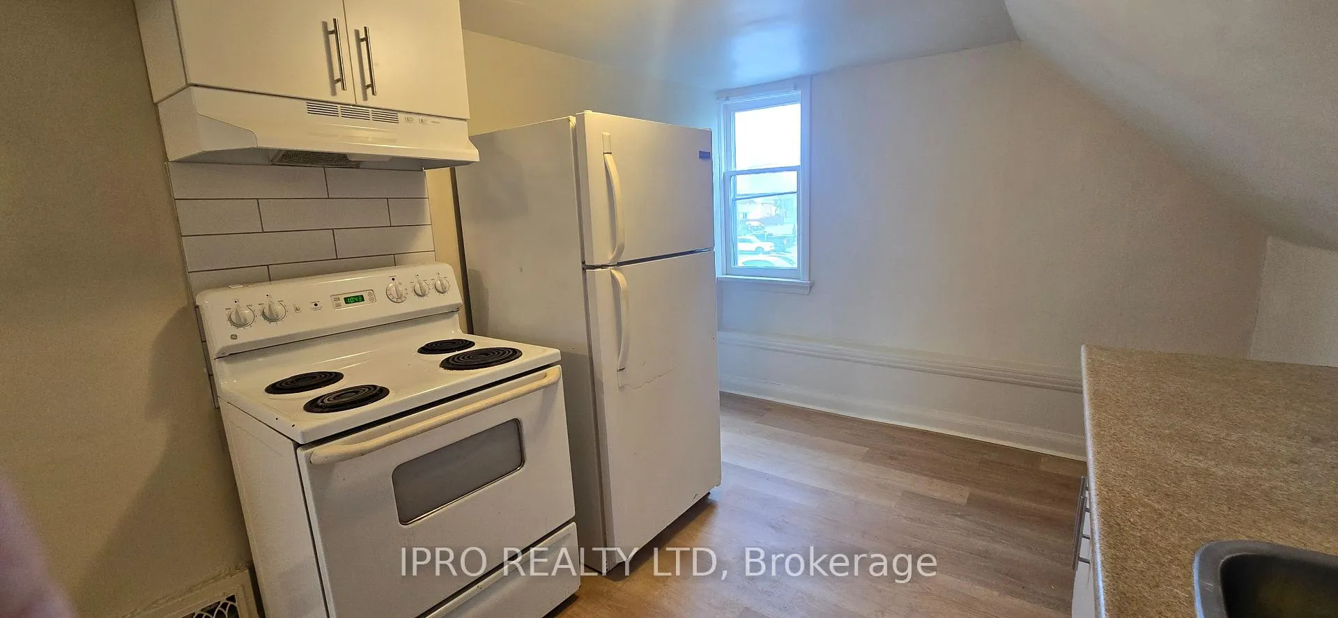 Photo 12 of Unit Upper, 3 Henderson Avenue, Brampton, Downtown Brampton — HOMEH