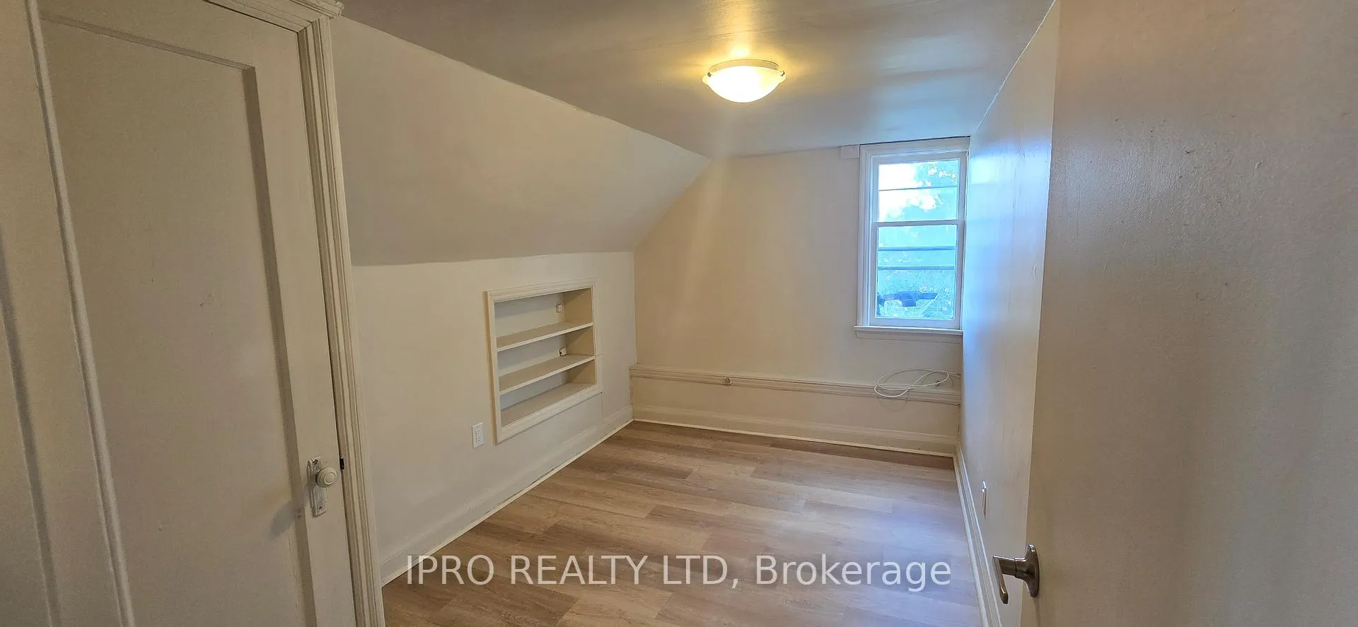 Photo 14 of Unit Upper, 3 Henderson Avenue, Brampton, Downtown Brampton — HOMEH