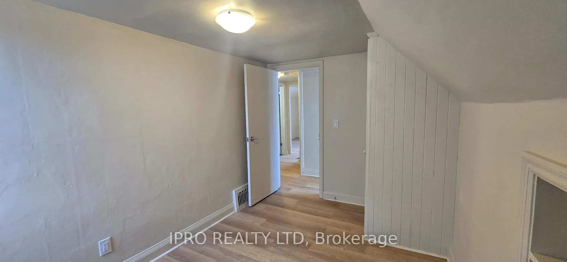 Photo 16 of Unit Upper, 3 Henderson Avenue, Brampton, Downtown Brampton — HOMEH