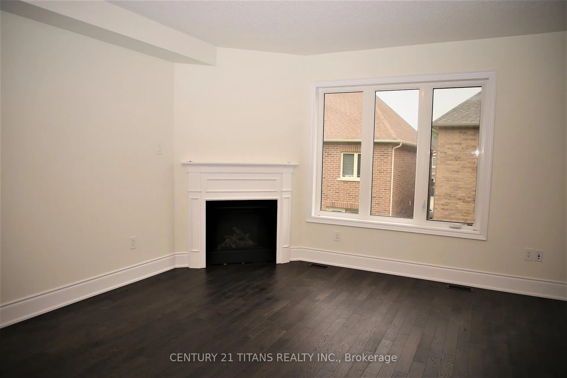 Photo 5 of 15 Junior Road, Brampton, Northwest Brampton — HOMEH