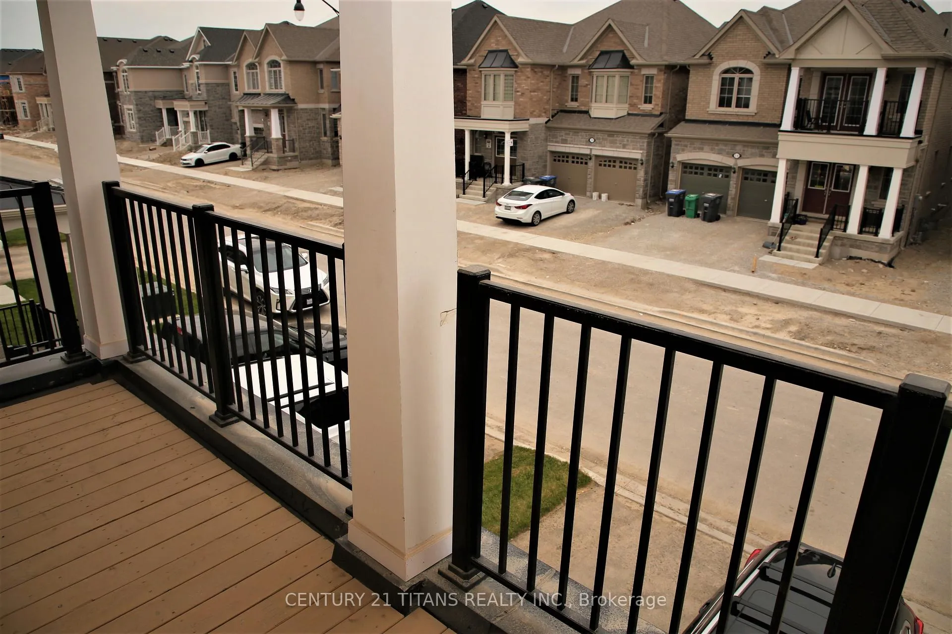 Photo 8 of 15 Junior Road, Brampton, Northwest Brampton — HOMEH