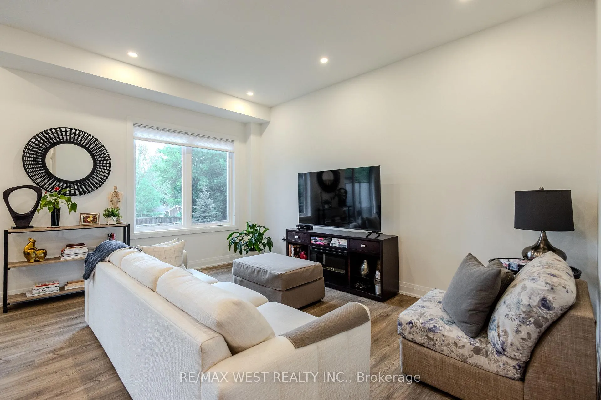 Photo 8 of Unit 9, 1465 Station Street, Pelham, Fonthill — HOMEH