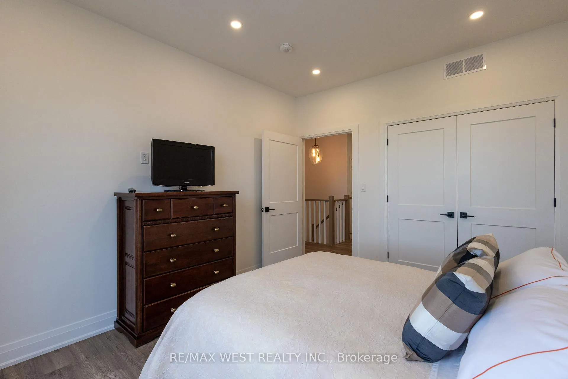 Photo 14 of Unit 9, 1465 Station Street, Pelham, Fonthill — HOMEH