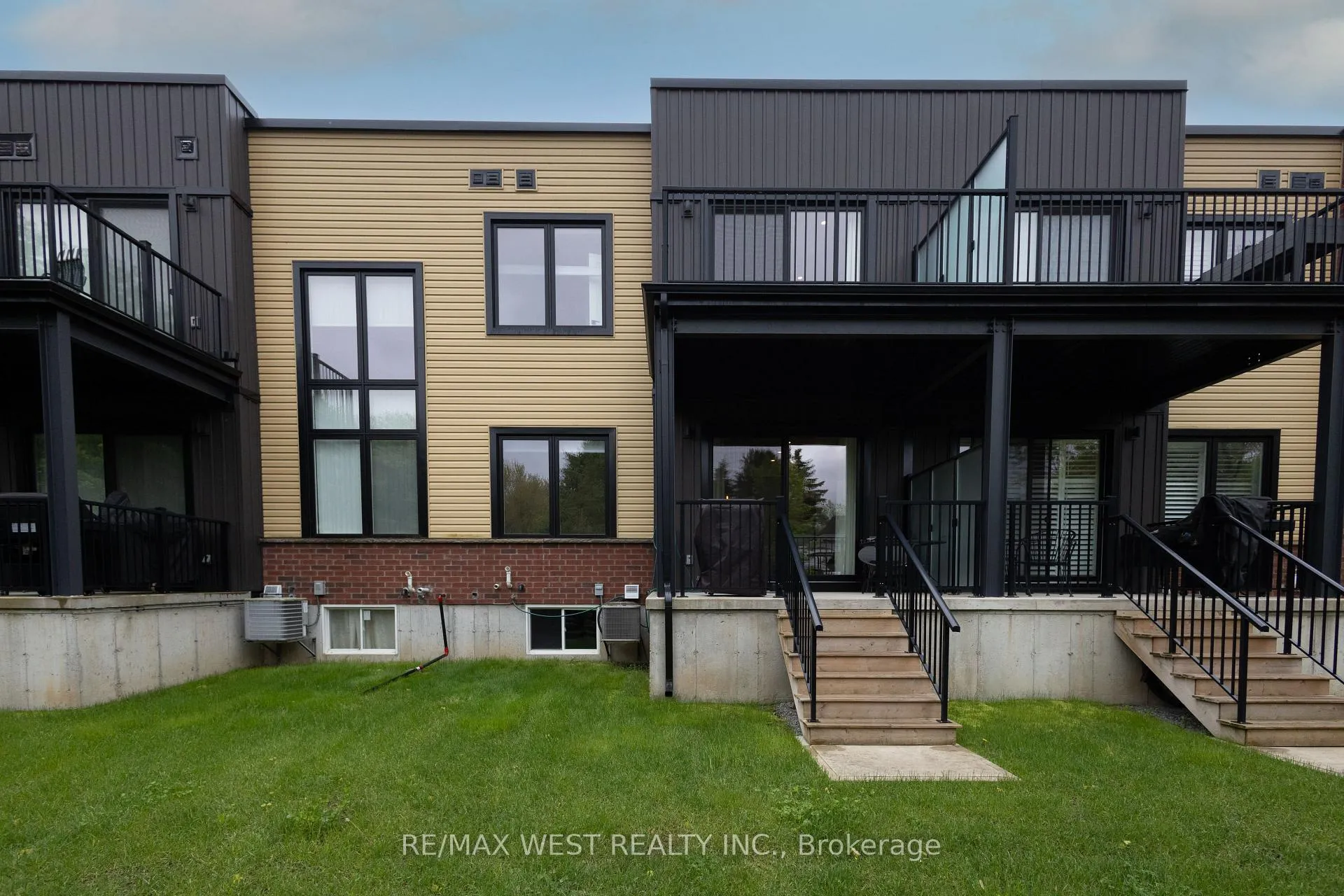 Photo 33 of Unit 9, 1465 Station Street, Pelham, Fonthill — HOMEH