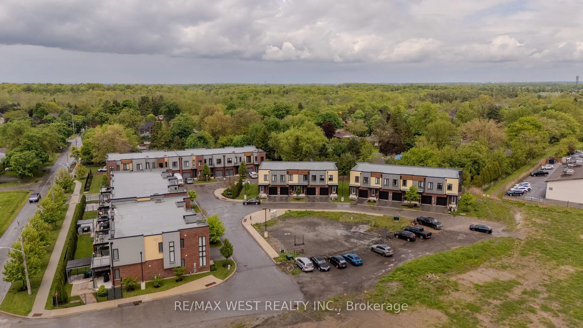 Photo 37 of Unit 9, 1465 Station Street, Pelham, Fonthill — HOMEH